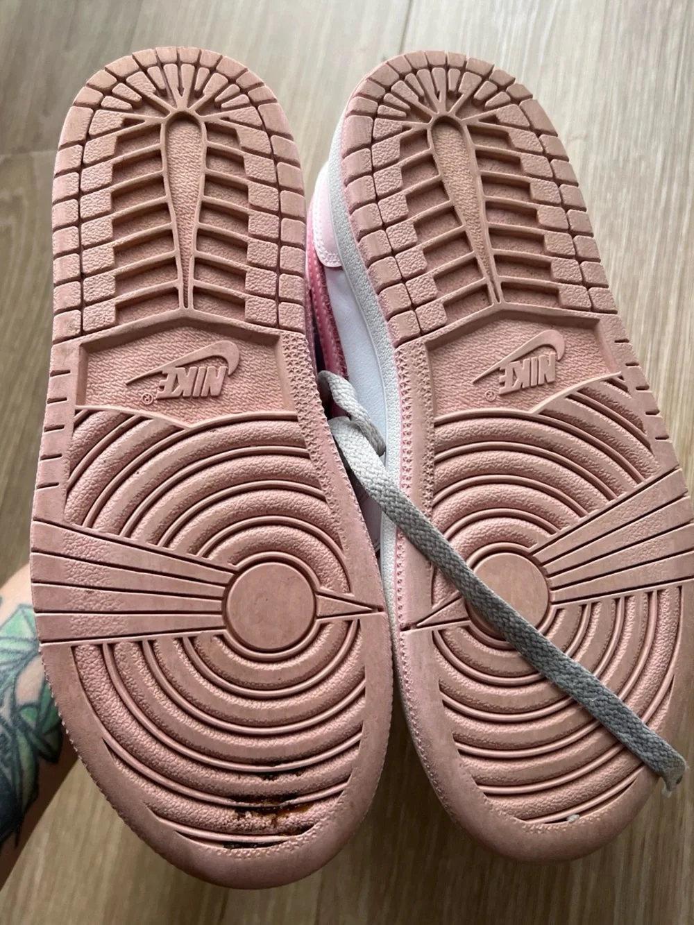 Jordan 1 mid pink trainers #sneakers #lifestyle